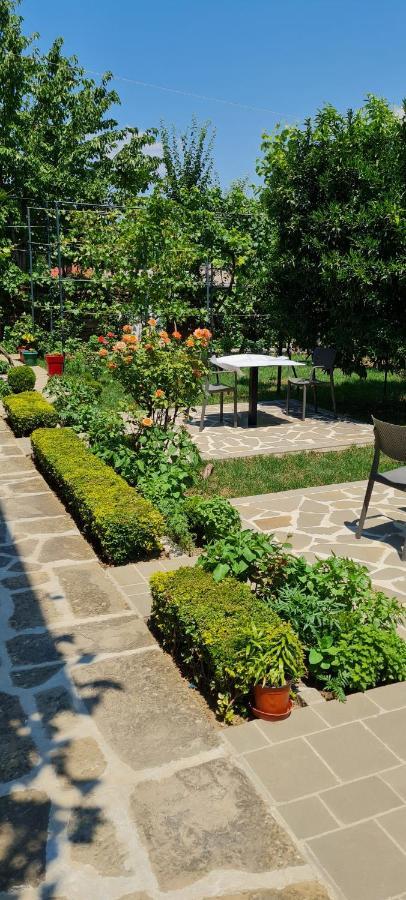 Përmet Garden Guest House מראה חיצוני תמונה